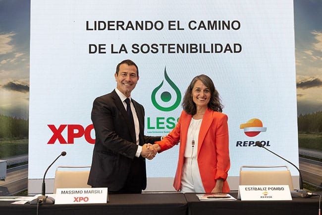 Firma del acuerdo entre XPO y Repsol.